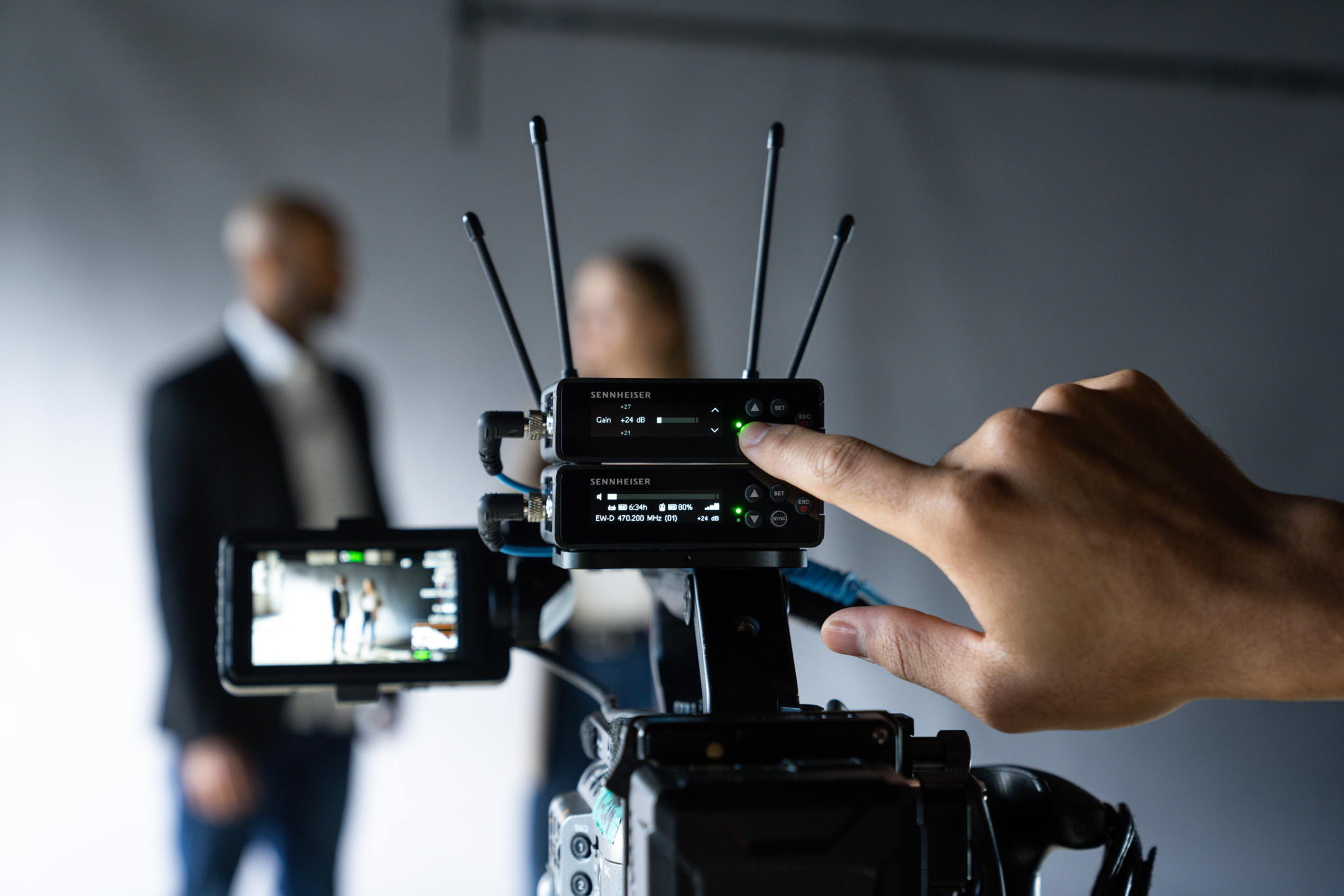 Evolution Wireless wird von professionellen Anwender*innen auf der ganzen Welt genutzt. Das System arbeitet im UHF-Band und ist bekannt für seine Zuverlässigkeit, Flexibilität und umfassende Funktionspalette. Egal, ob das System von einer oder vielen Personen genutzt wird - EW-DP legt eine starke Basis zur Vereinfachung des Audio-Workflows.