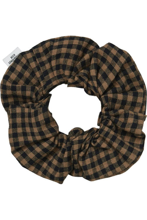 Juttu_FW23_Becksöndergaard_Acc BEC Gingham Scrunchie_JUTTU_€11 Juttu_FW23_Becksöndergaard_Acc BEC Gingham Scrunchie_JUTTU_€11