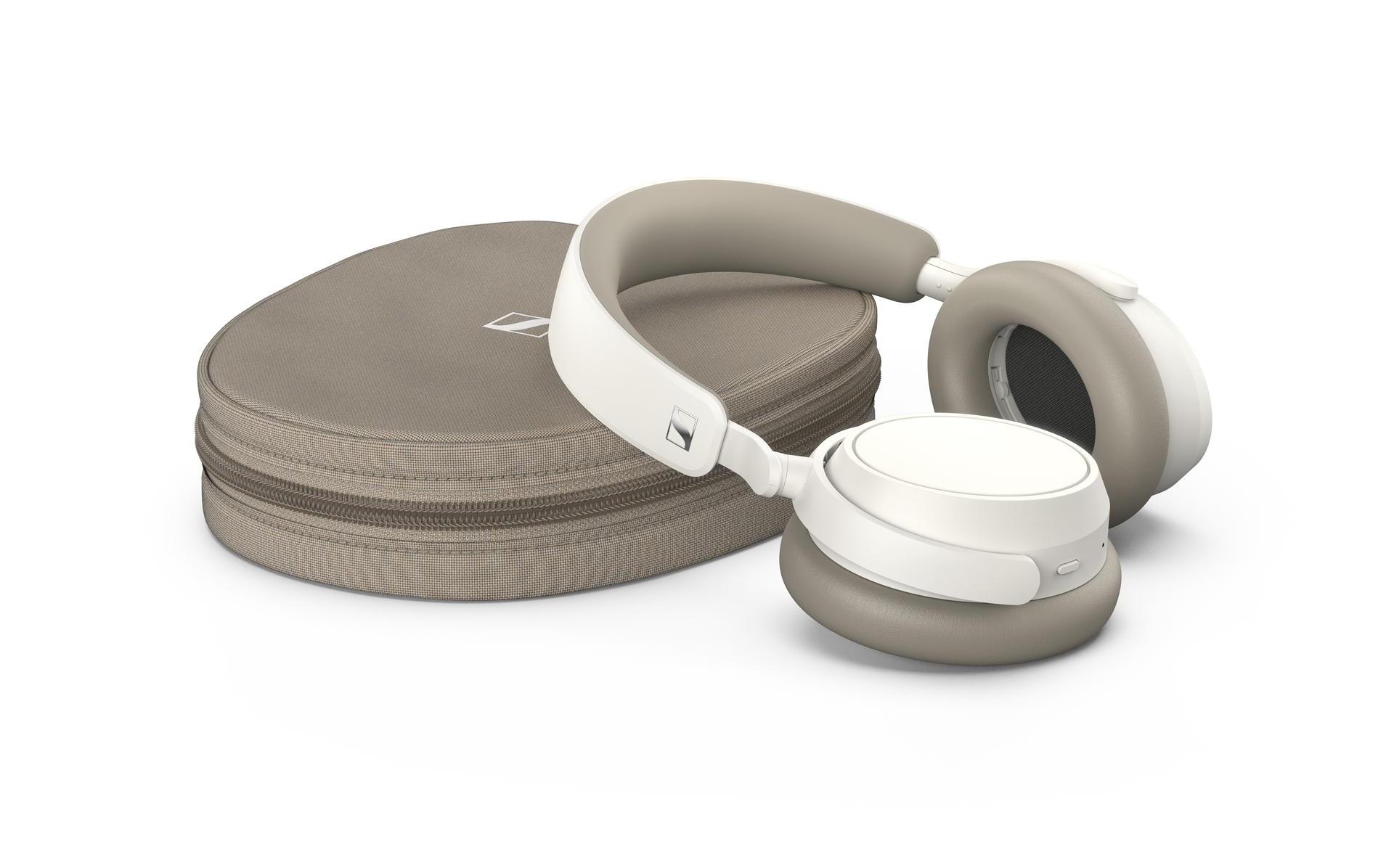 ACCENTUM Plus Wireless leveres med USB-C-kabel, hodetelefonkabel (3,5 mm plugg) og oppbevaringspose med glidelås.