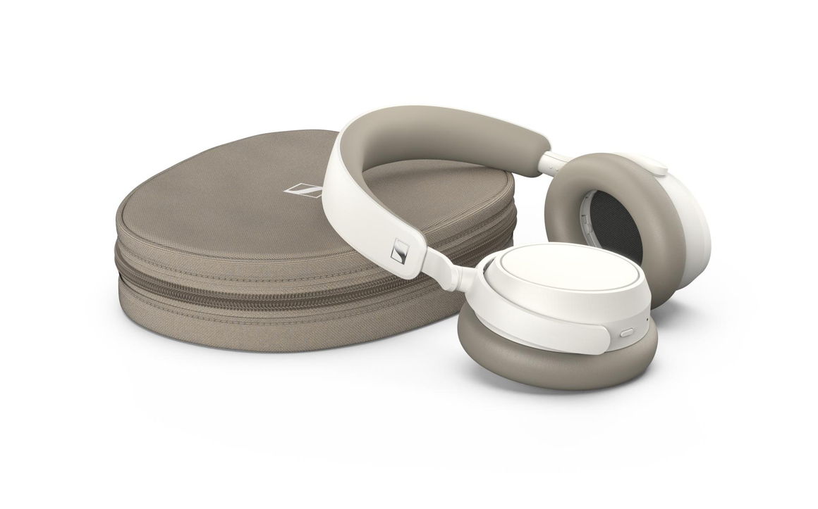 ACCENTUM Plus Wireless wird mit einem USB-C-Kabel, Kopfhörerkabel (3.5mm Klinke) und Reisetasche geliefert
