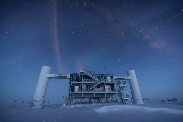 Scientists claim that all high-energy cosmic neutrinos are born by quasars
