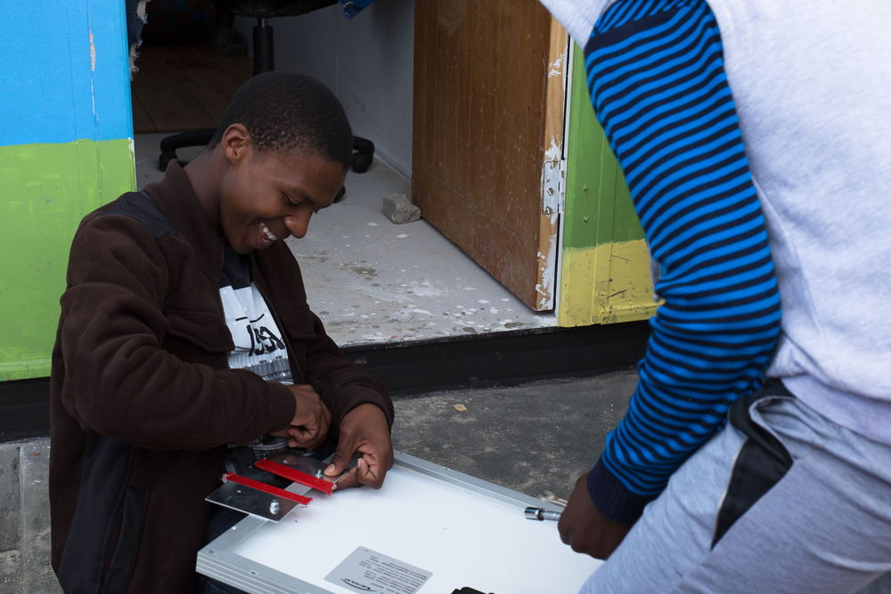 Odwa Mantyi from Bulumko High School in Khayelitsha prepares the solar unit