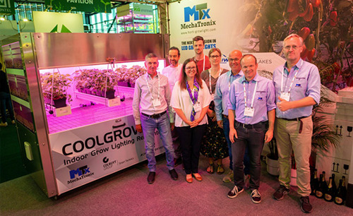 Colruyt Group en MechaTronix onthullen de innovatieve CoolGrow® VF lamp voor vertical farming