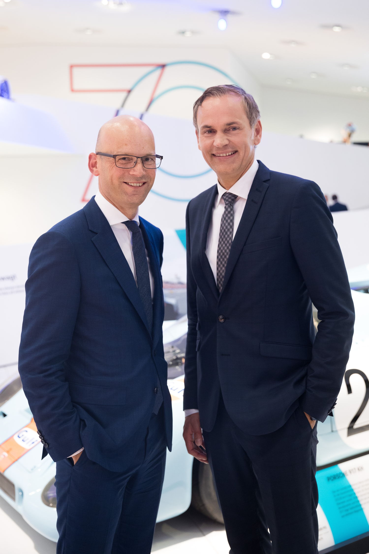 Oliver Blume (derecha), Presente del Consejo Directivo de Porsche AG, y Mark Langer, Director Ejecutivo de Hugo Boss, están satisfechos con la nueva alianza.