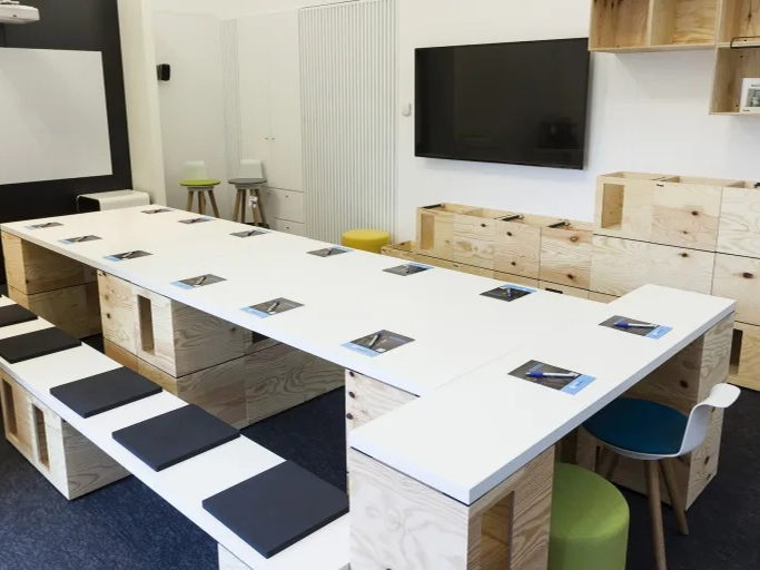 LIVING TOMORROW: HOE ZIET DE WERKPLEK VAN DE NIEUWE GENERATIE ERUIT?