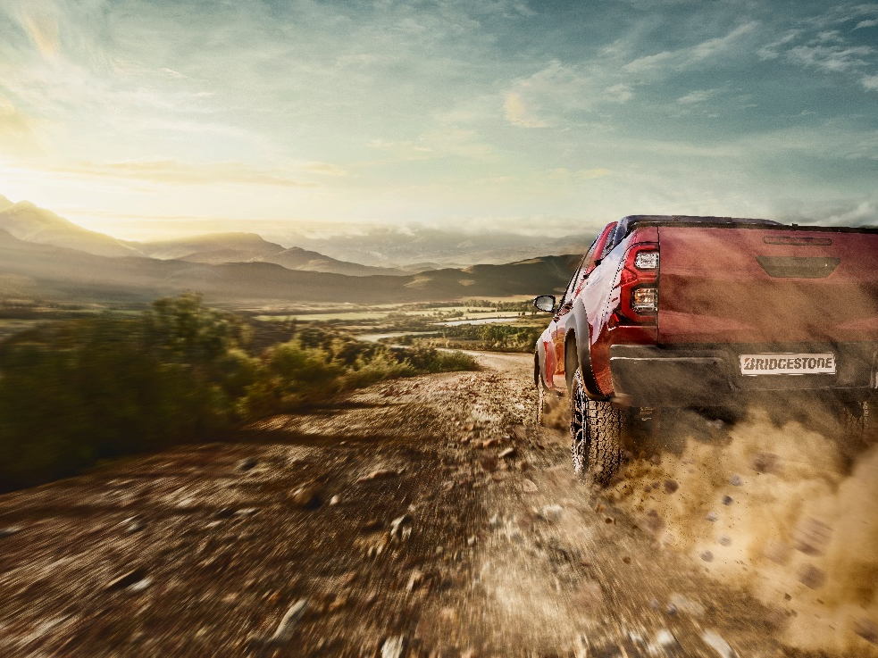 Met de nieuwe Bridgestone Dueler All-Terrain A/T002 kunnen 4x4-bestuurders zowel on- als off-road uitdagingen aan