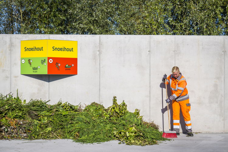 Recyclagepark Kiel stortvloer snoeihout © Frederik Beyens