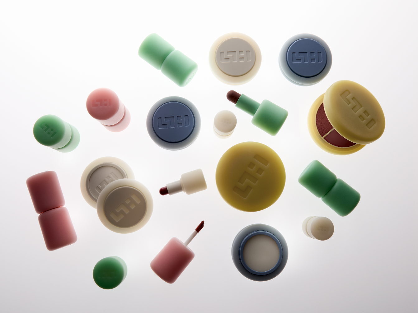 Nieuw bij Skins: maak een statement met de speelse en sculpturale make-up van SIMIHAZE BEAUTY 
