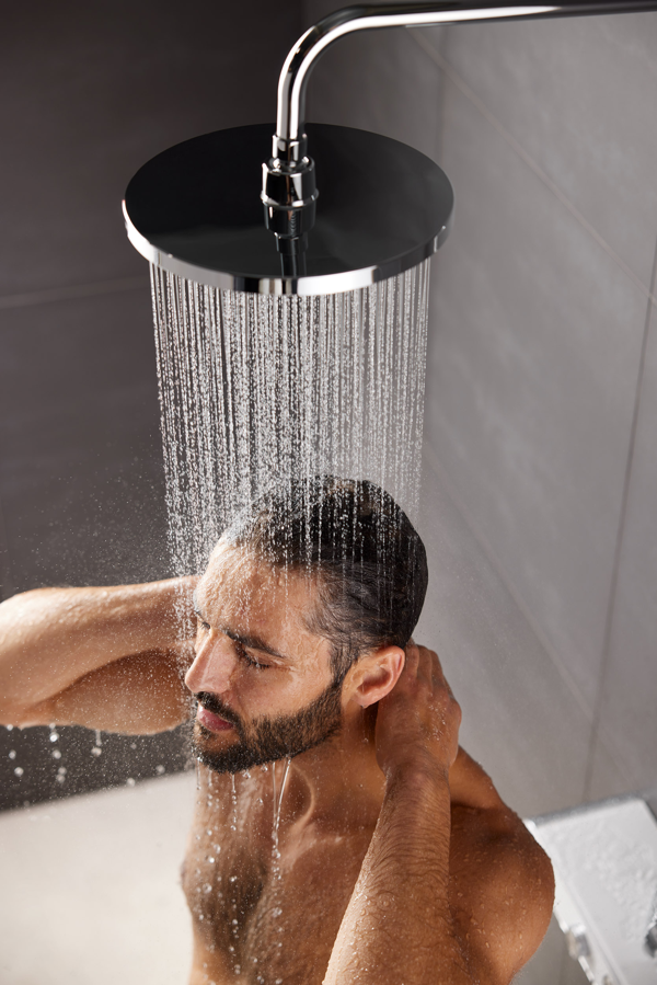 Le système de douche Shelf 1050 et le système de douche 1000 combinent le design intemporel et la fonctionnalité dans un système de douche tout-en-un