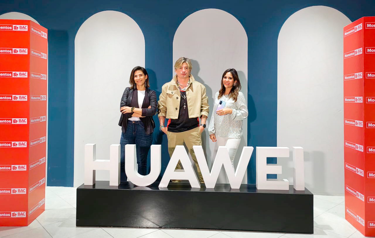 De izq. a der.: Martha Bolaños, gerente de Mercadeo Corporativo y Sostenibilidad de BAC Credomatic; René Barrera, director de Fashion Life LA y SVFW; Ana Vides, gerente de Mercadeo de HUAWEI El Salvador. De izq. a der.: Martha Bolaños, gerente de Mercadeo Corporativo y Sostenibilidad de BAC Credomatic; René Barrera, director de Fashion Life LA y SVFW; Ana Vides, gerente de Mercadeo de HUAWEI El Salvador.