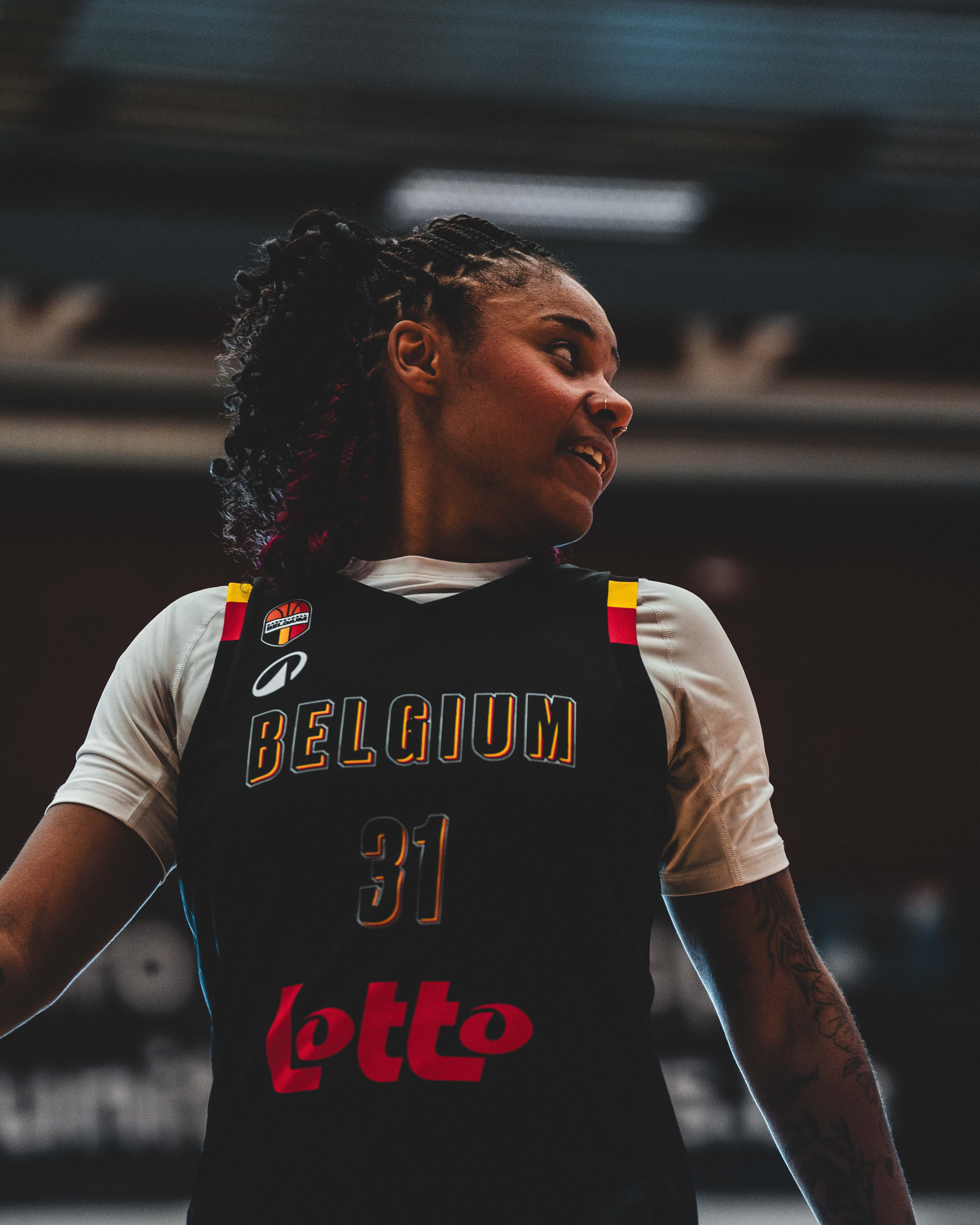 Maxuella Lisowa-Mbaka dans sa nouvelle chemise d'entraînement. Maxuella Lisowa-Mbaka dans sa nouvelle chemise d'entraînement.