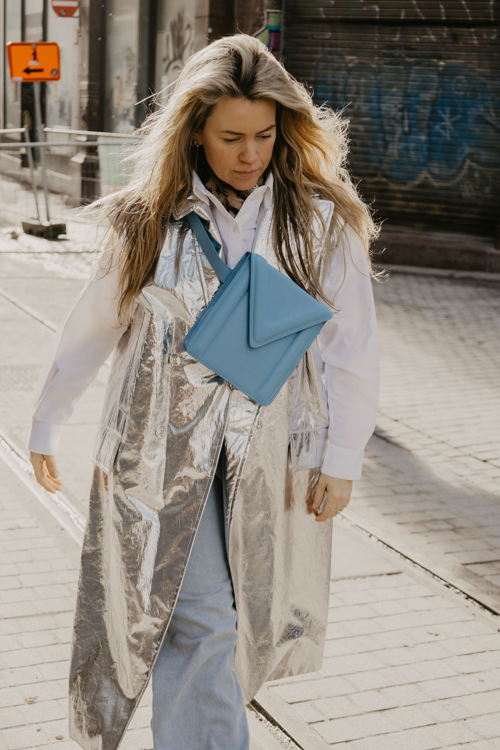 Mieke Dierkx - Belt bag bleu ciel -  €445 (3)