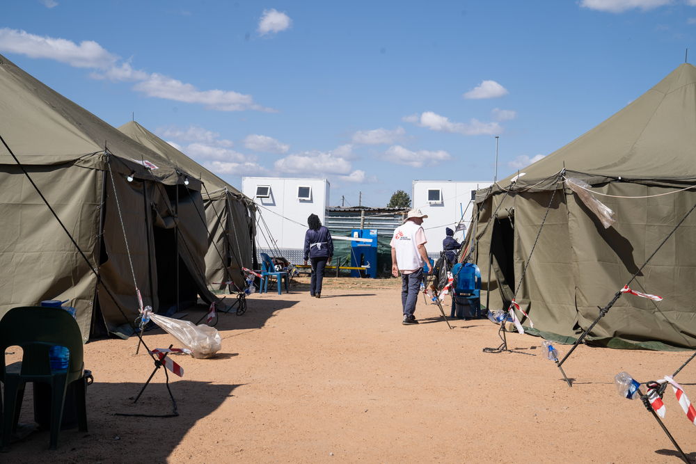 An area of Hammanskraal called Kanana is the epicentre of a cholera outbreak in South Africa’s Gauteng Province, which has thus far resulted in more than a dozen confirmed deaths from cholera. MSF has played a key role in the response by guiding the establishment of a four-bed cholera treatment unit (CTU) in the community of Kanana. MSF ensured a safe patient flow system, and we provided technical support to the unit’s infection prevention and control department. Photographer: Bafana Ngwenya | Location: Hammanskraal | Date: 30/05/2023