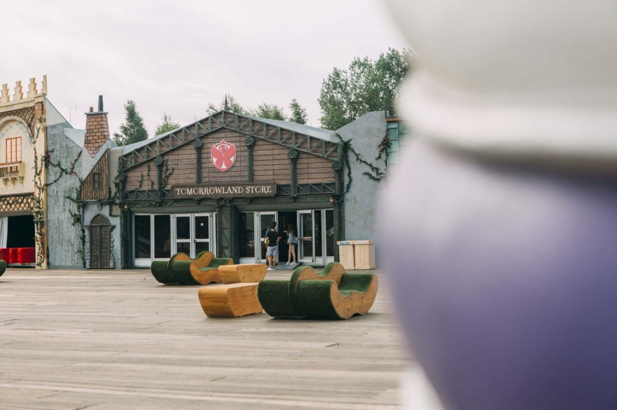Carrefour x Dreamville Tomorrowland pop-up store 1