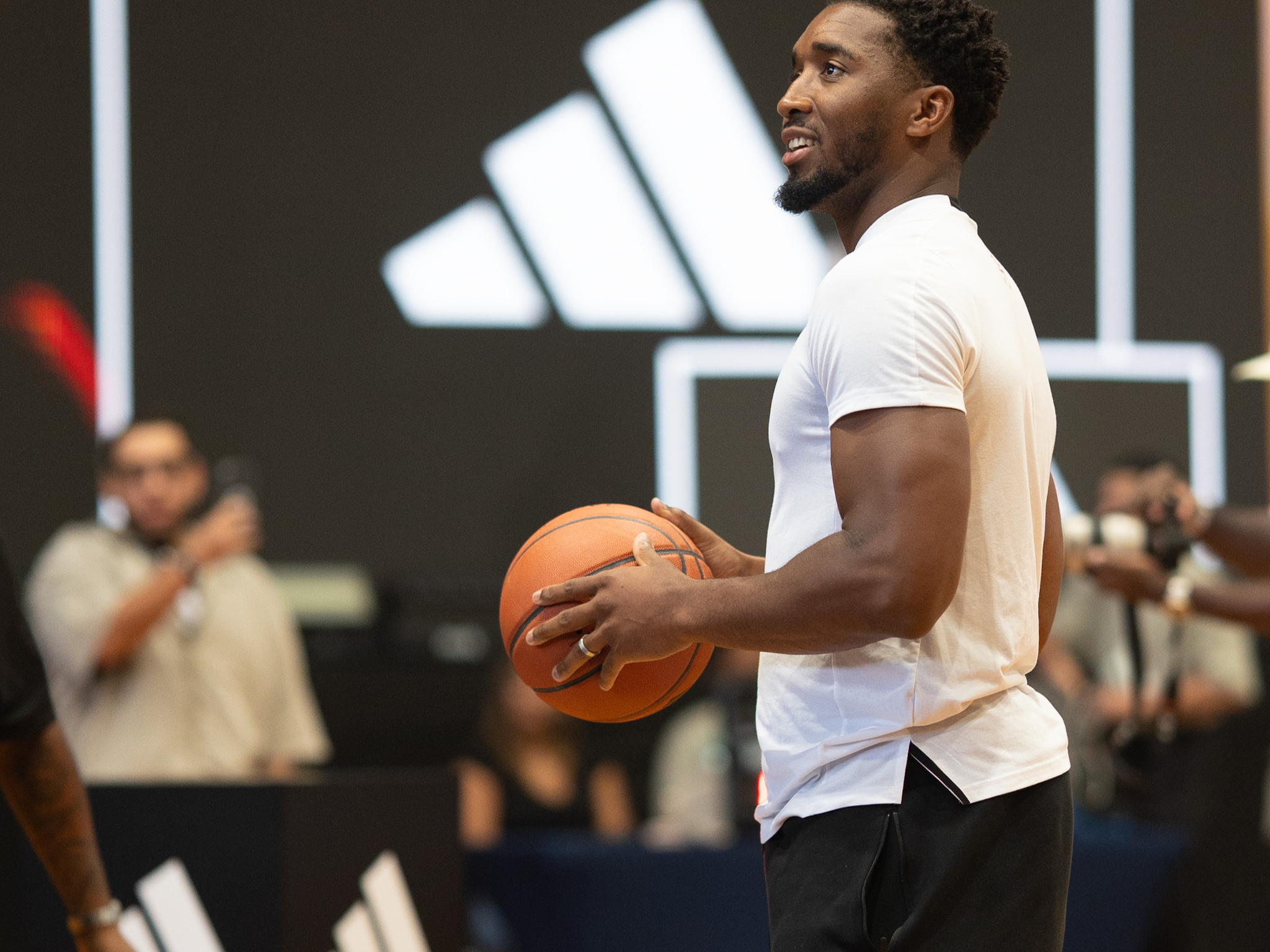DONOVAN MITCHELL DEJA HUELLAS EN PANAMÁ CON ADIDAS