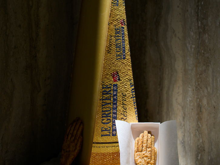 Exclusif : Le chef étoilé Viki Geunes***/Zilte et la biscuiterie artisanale Philip's Biscuits mettent à l’honneur Le Gruyère AOP en revisitant une célèbre friandise belge.