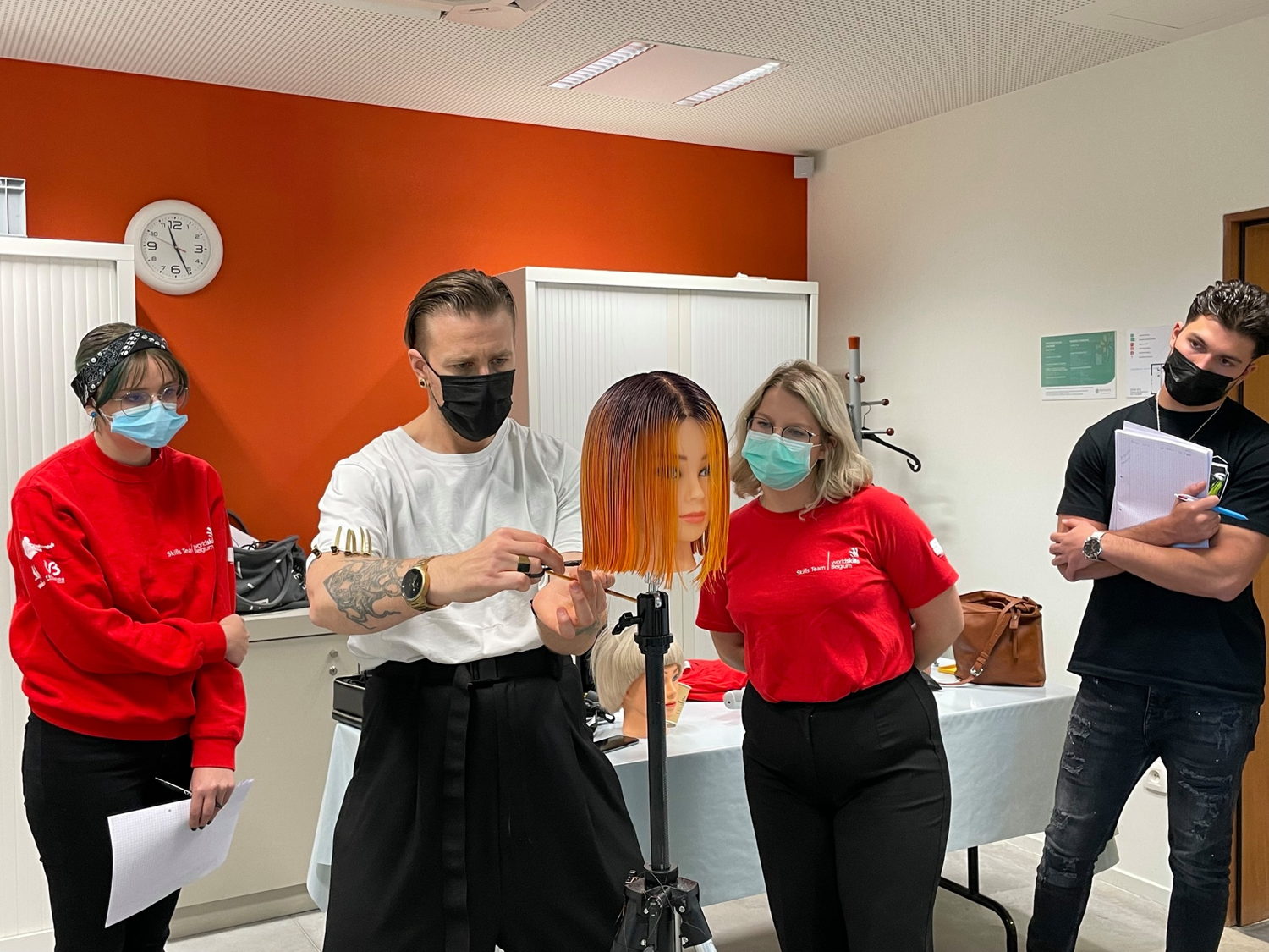 Les Startech's Days approchent et les formations s’intensifient! Les compétiteurs se forment jusqu'au bout en Coiffure au Centre Coach Belgium grâce aux experts de chez Febelhair