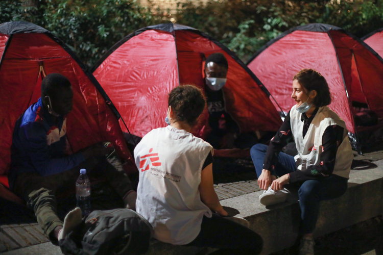 Five organisations have set up a campsite for approximately 100 unaccompanied minors in central Paris. Copyright: Nicolas Guyonnet/MSF