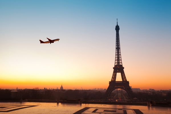 Авіаквитки в Європу стали дешевше в середньому на 45%