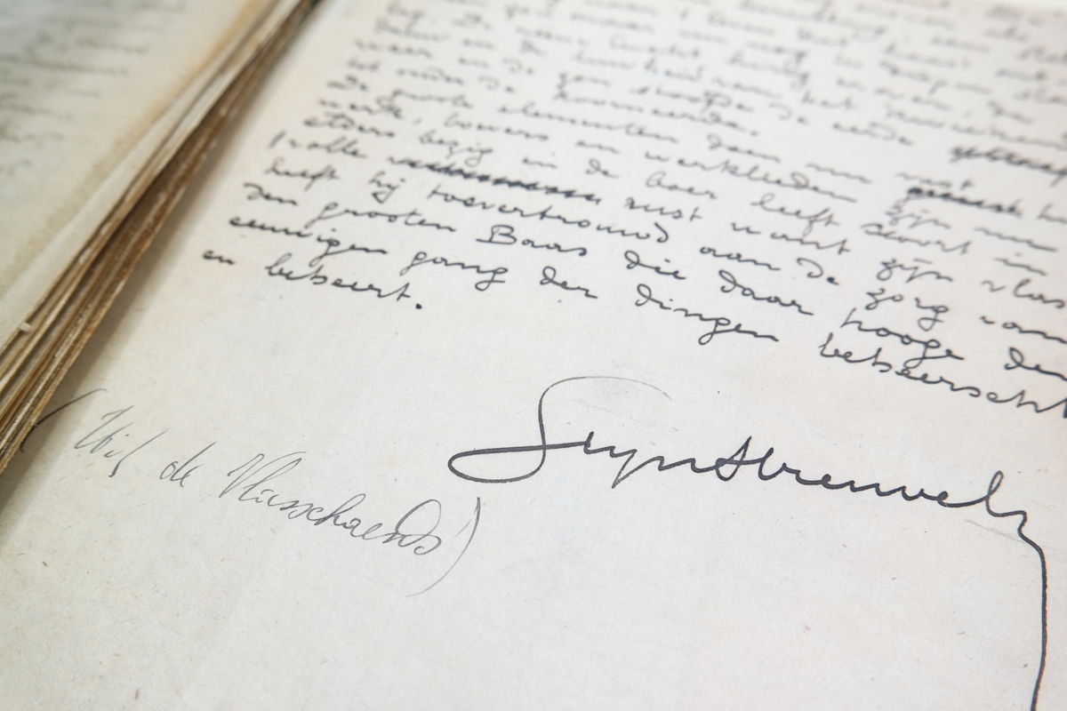 Laatste pagina uit 'De zaaidhede', met handtekening van Stijn Streuvels – © Letterenhuis, Stad Antwerpen