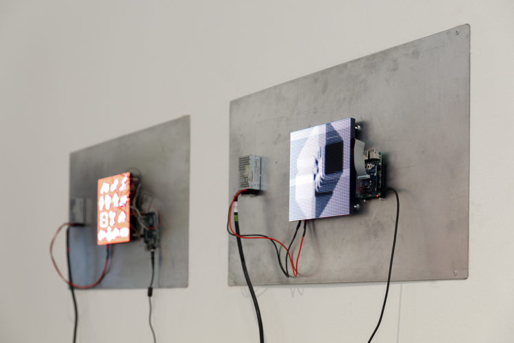 Eszter Nagy, Edge or no Edge, 2024-25. Ontwikkeld met de steun van Designers in Residence Kortrijk 2024. Installatiefoto van de tentoonstelling All the Small Things, Z33, Hasselt, 2025. Foto: Selma Gurbuz. Eszter Nagy, Edge or no Edge, 2024-25. Ontwikkeld met de steun van Designers in Residence Kortrijk 2024. Installatiefoto van de tentoonstelling All the Small Things, Z33, Hasselt, 2025. Foto: Selma Gurbuz.
