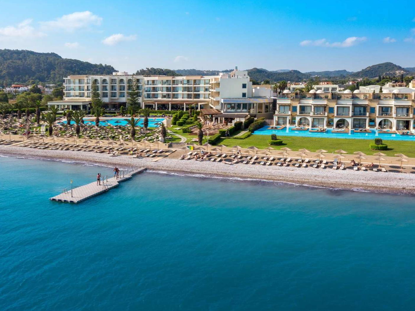 It’s never too late to book a last minute escape to Greece! 🇬🇷🌞