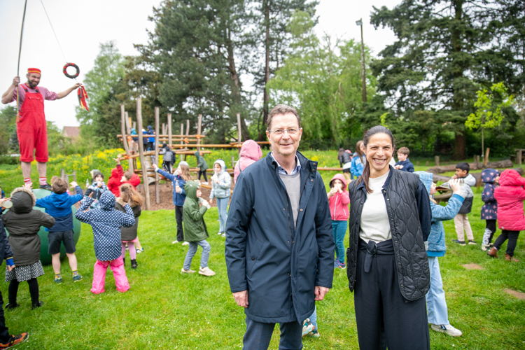 schepenen Vansina en Wadera tijdens het persmoment op groenplaats Terbank (c) Bavo Nys