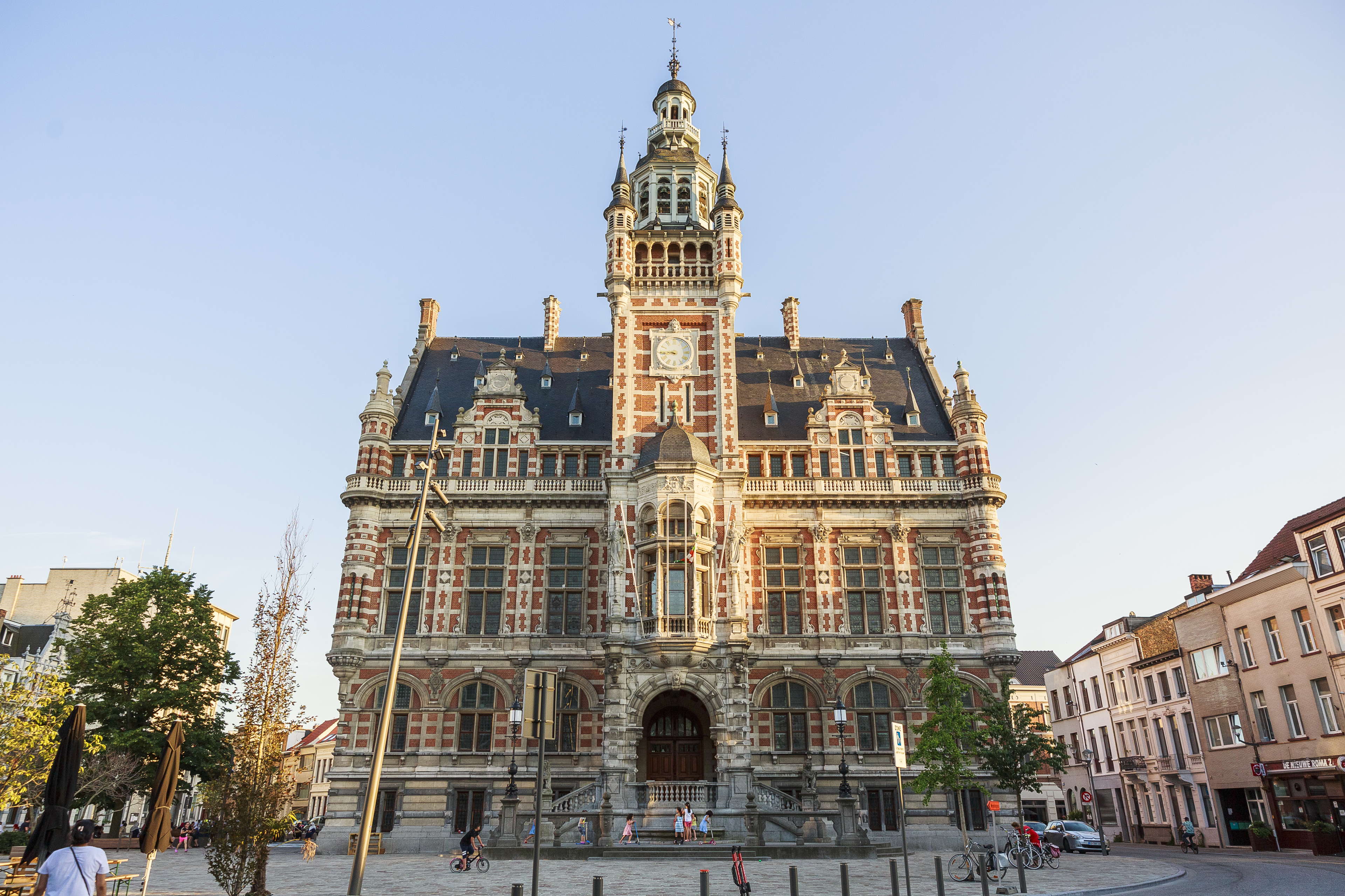 Districtshuis Borgerhout, Moorkensplein 1