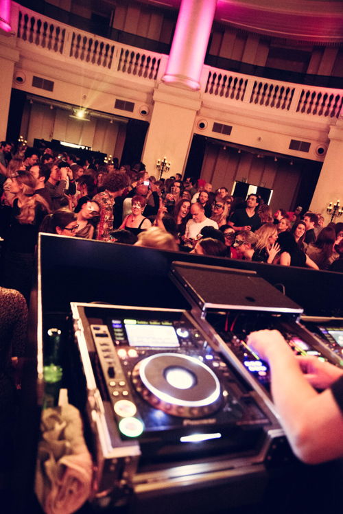 Hotelnacht-feestje in de Koepelkerk