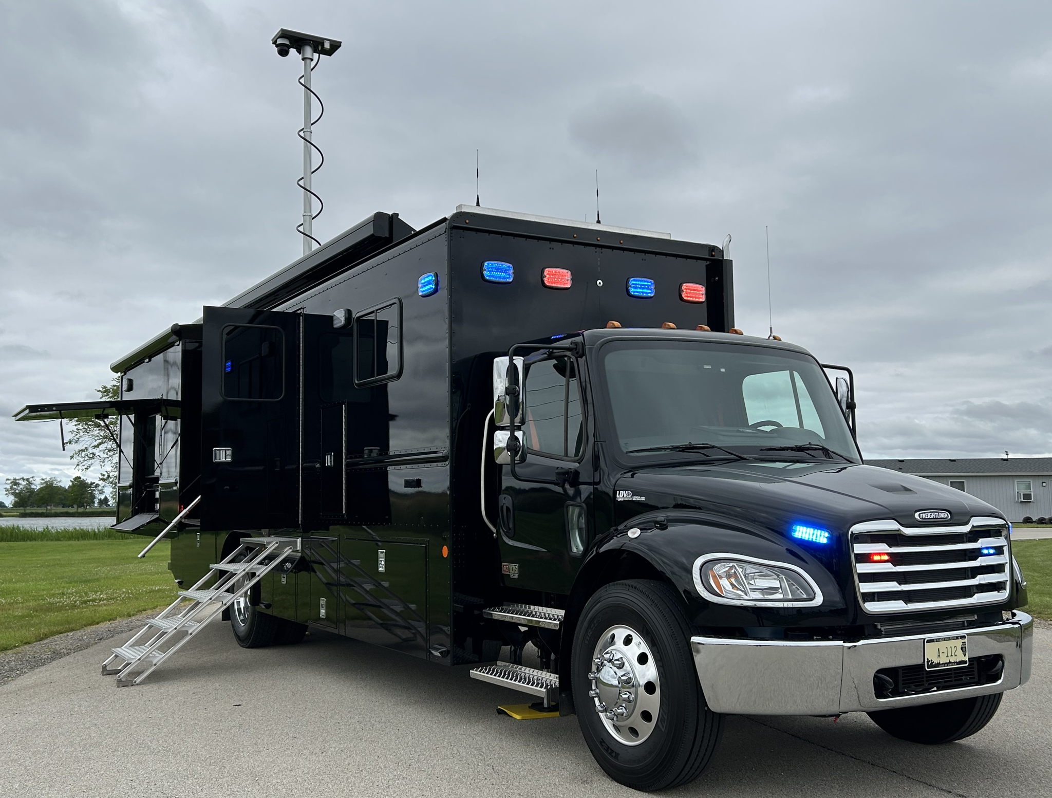 ILLINOIS STATE POLICE RECEIVES NEW COMMAND VEHICLE