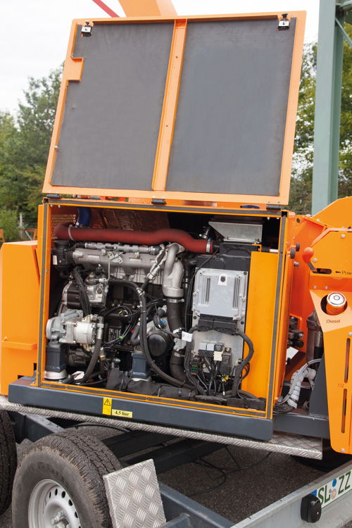 Jensen Holzhackmaschine mit einer max. Leistung von 33m³/Stunde ausgestattet mit einem Hatz 4H50TIC