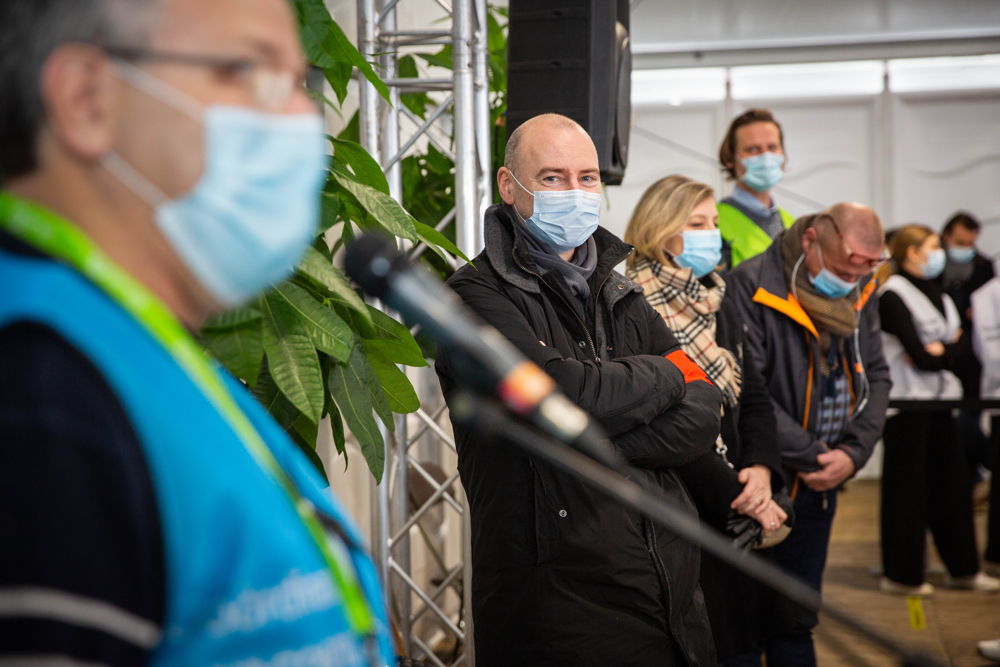 Prof. dr. Dirk Ramaekers volgde samen met een team van de taskforce vaccinatie de dry run van het vaccinatiedorp aan Spoor Oost.