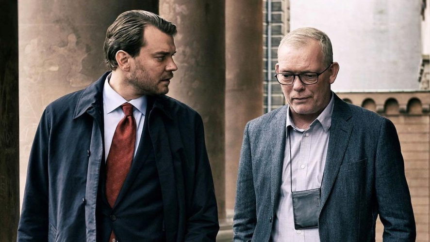 Jakob Buch-Jepsen (Pilou Asbæk) en Jens Moller (Soren Malling) (c) Fremantle