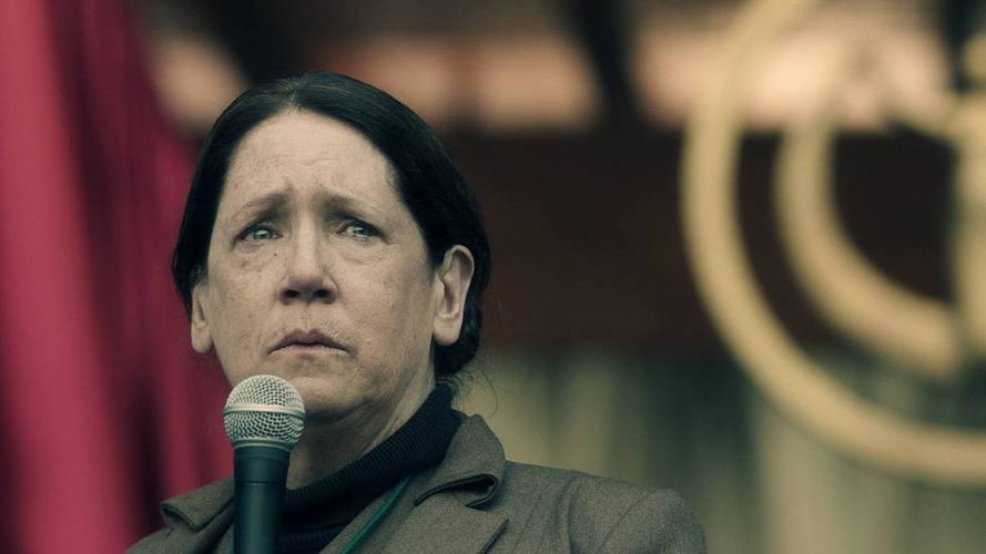 The Handmaid's Tale: Aunt Lydia (Ann Dowd) - (c) Hulu 