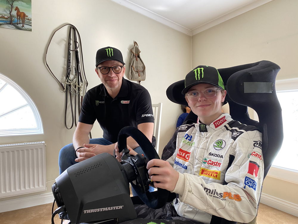 Oliver Solberg is training his reflexes as well with e-sports,
witnessed by his father Petter (left), the former World Rally
Campion). During the rally simulation #TheSolbergRACE,
Oliver was virtually driving against 4,420 competitors from
all over the world.