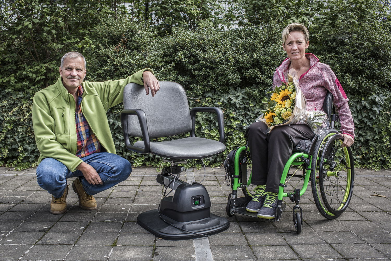 Frank en Ingrid met de elektro-hydraulische kapperstoel © Frédéric Pauwels