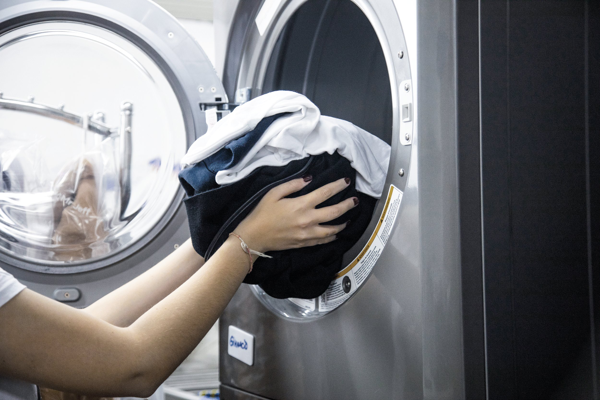 Cinco consejos básicos sobre cómo desinfectar la ropa en tu casa