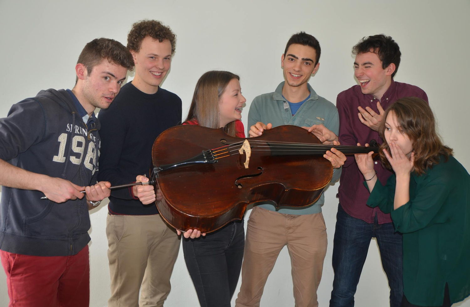 KEW - DeZes-lesSix: Alexandre Bughin, Arthur Daems, Nathalie Flintrop, Joachim Jamaer, Raphael Meulemans, Leonor Swyngedouw - (c) VRT