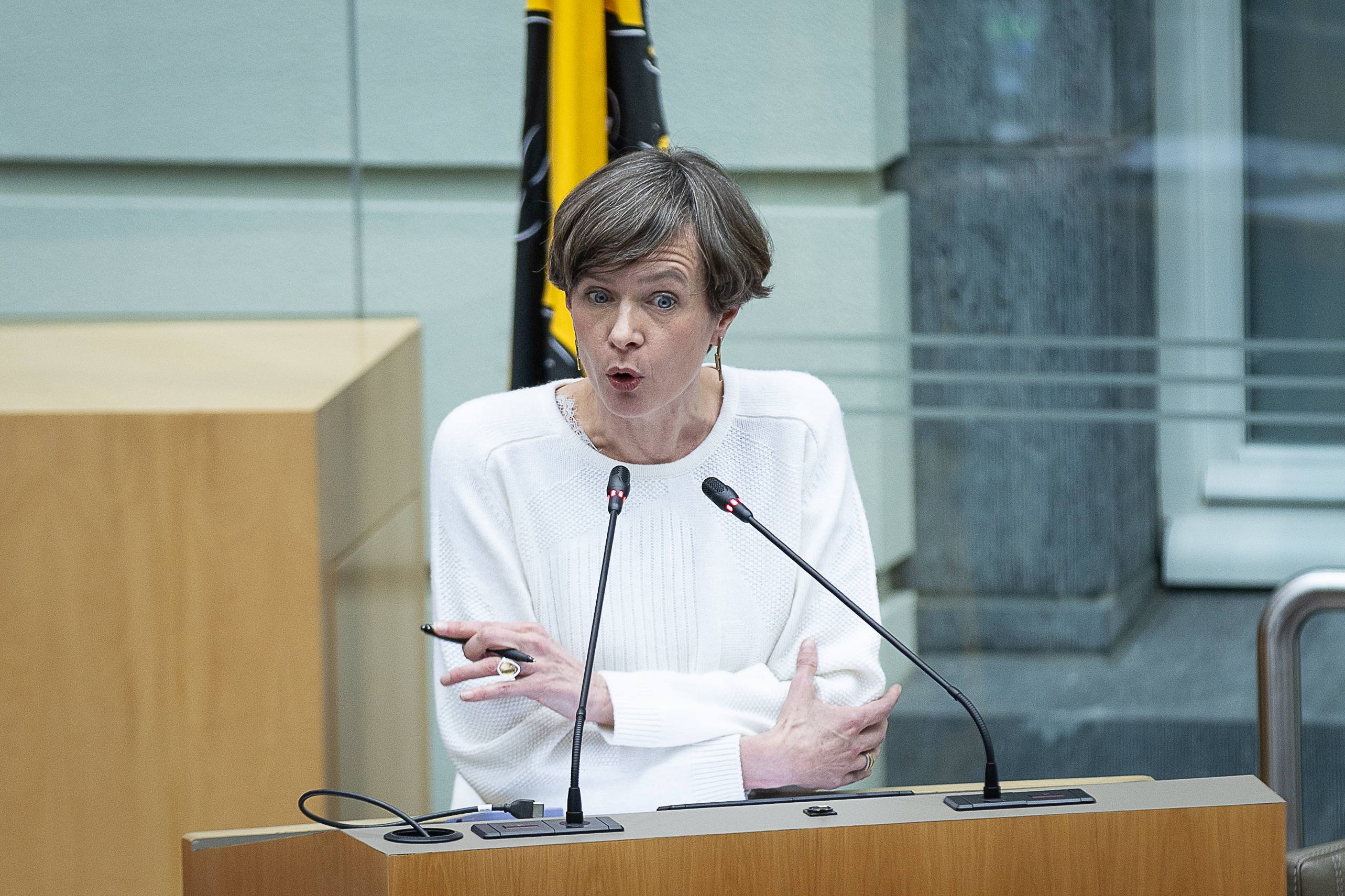 Flemish media minister Cieltje Van Achter pictured during a plenary session of the Flemish Parliament in Brussels. © BELGA PHOTO JAMES ARTHUR GEKIERE