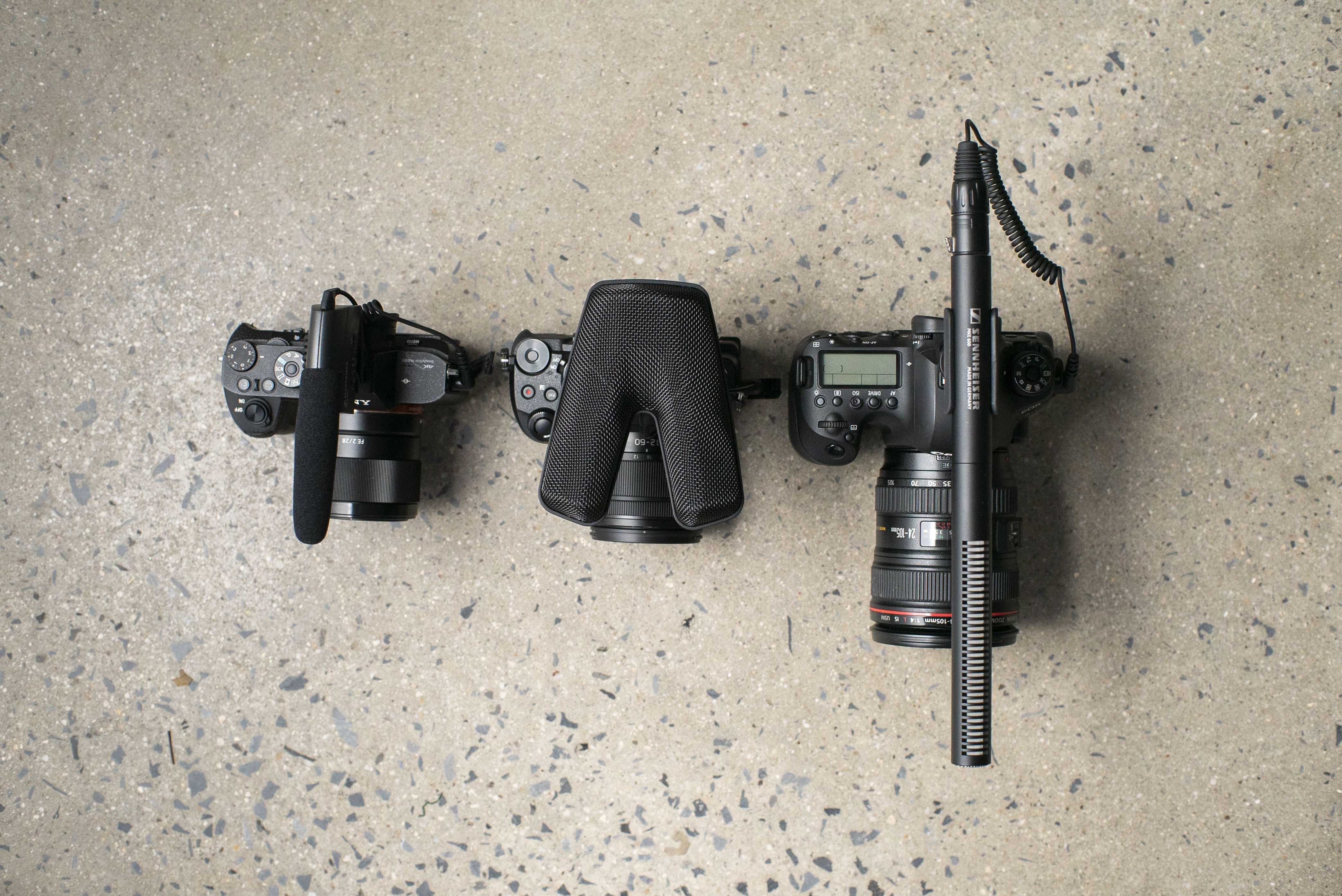 Quality audio for your DSLR/DSLM: Sennheiser showcases the wired camera microphones MKE 400 (mini-shotgun), MKE 440 (stereo) and MKE 600 (shotgun, left to right)	​