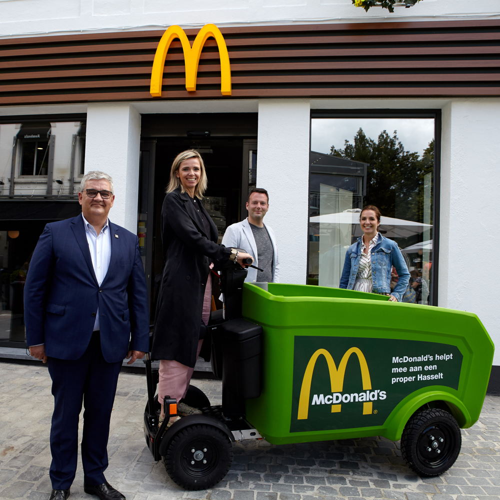 Van links naar rechts: Burgemeester Steven Vandeput, franchisenemer An-Sofie Hendrikx, Schepen Rik Dehollogne en Schepen Laurence Libert