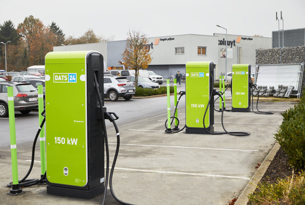 Preview: DATS 24 opens 10 charging points in the parking lot of the Colruyt Lowest Prices store in Mechelen