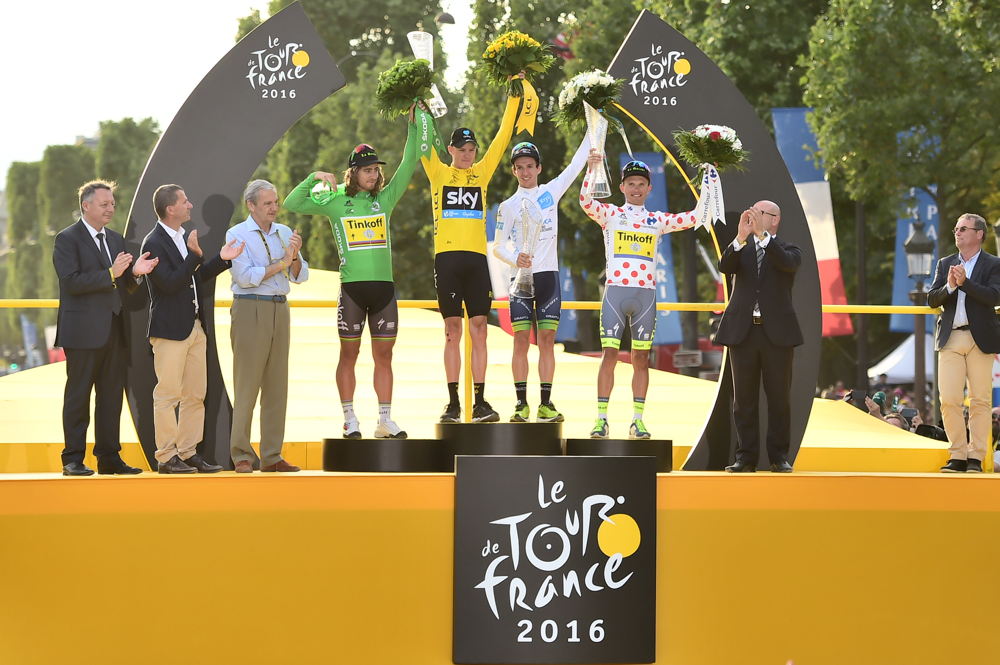 In front of millions of spectators, the 31-year-old professional cyclist proudly raises the winner’s trophy – designed by ŠKODA and made of Czech crystal glass – up into the Parisian sky after the finish on the Champs-Élysées. In front of millions of spectators, the 31-year-old professional cyclist proudly raises the winner’s trophy – designed by ŠKODA and made of Czech crystal glass – up into the Parisian sky after the finish on the Champs-Élysées.