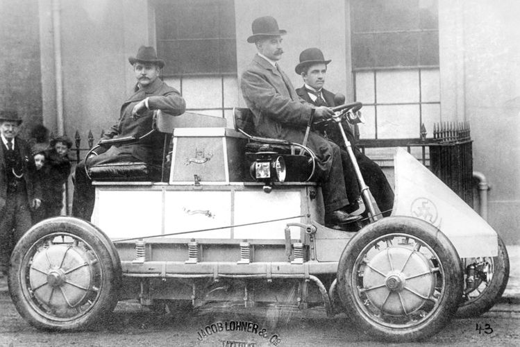 1898: Porsche Lohner con cuatro motores de cubo de rueda eléctricos