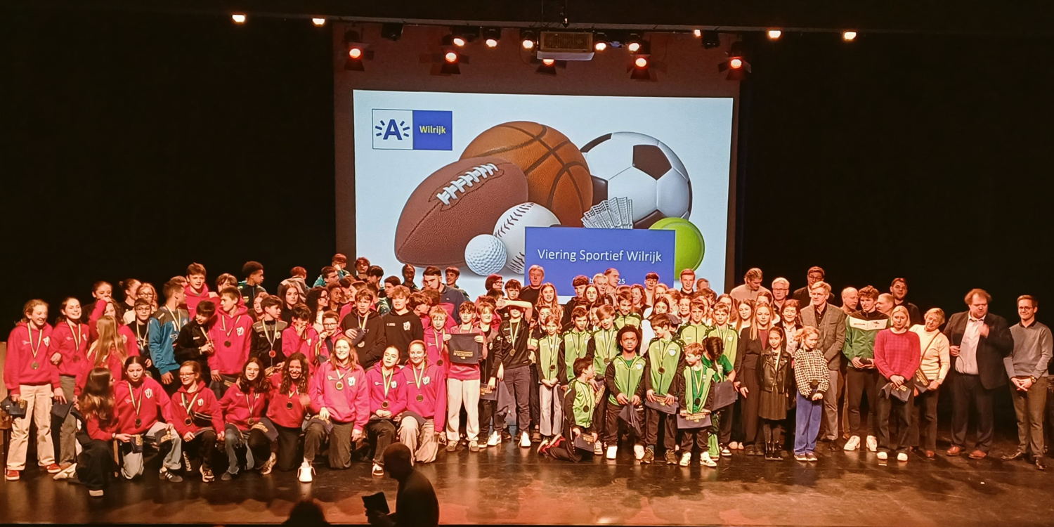 Een groepsportret van alle aanwezige laureaten.