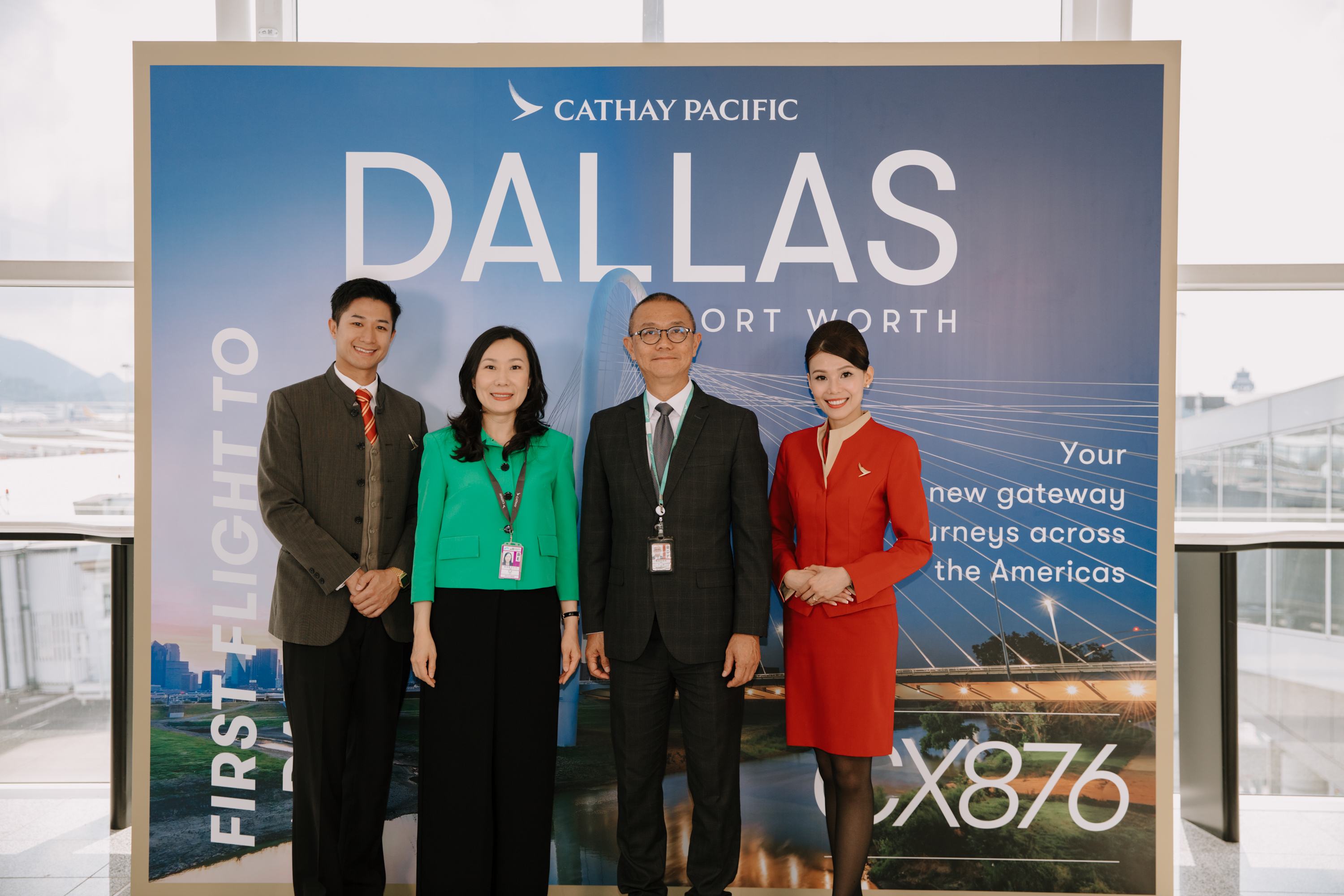 Cathay Director Customer Travel Erica Peng (second from left) and Airport Authority Hong Kong Executive Director, Airport Operations Steven Yiu Siu-chung (second from right) marked the new service’s launch at Hong Kong International Airport