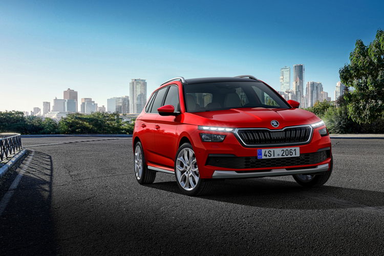 The ŠKODA KAMIQ continues the successful SUV design language from the KODIAQ and the KAROQ and comes with new visual highlights such as the split headlights featuring the daytime running lights above the main headlights.