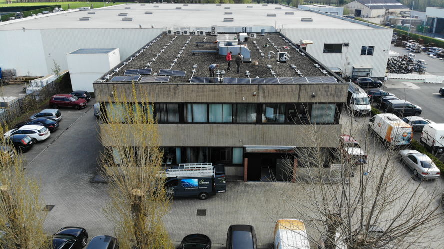 Duurzaamheid boven: meetspecialist Testo plaatst 120 zonnepanelen op dak in Ternat