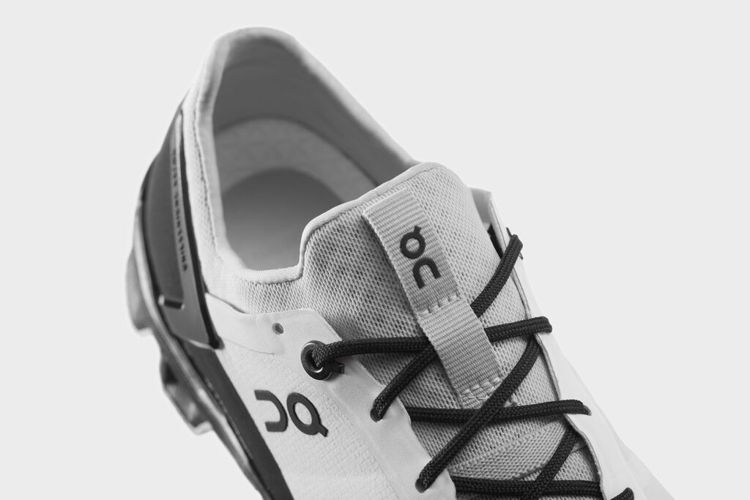 Cloudventure Peak in White|Black (Men/Women)
