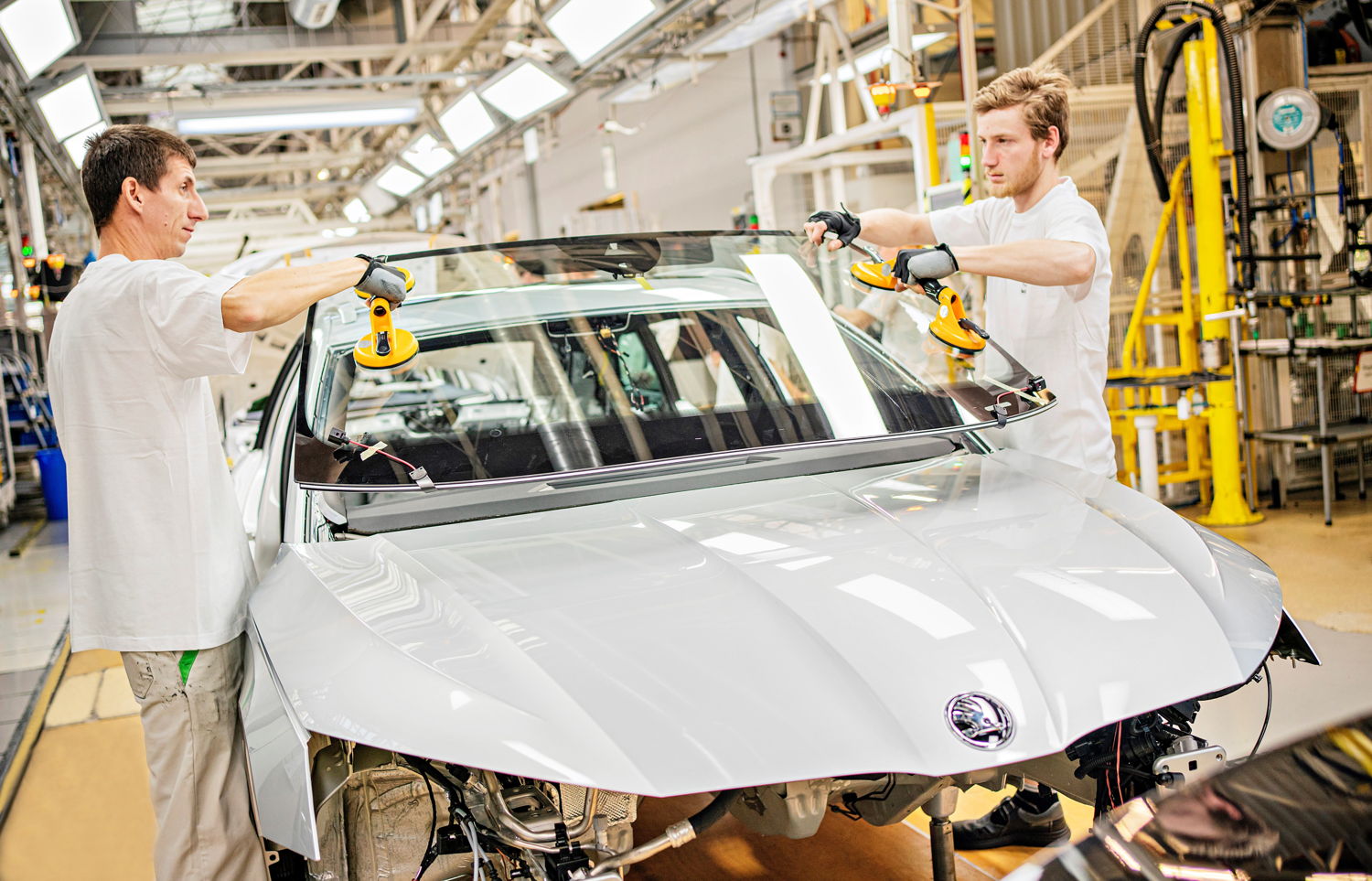 The new generation of the OCTAVIA rolls of the assembly
line at ŠKODA AUTO’s headquarters in Mladá Boleslav.